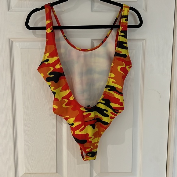 Kendall + Kylie Swim - Picture 2 of 3